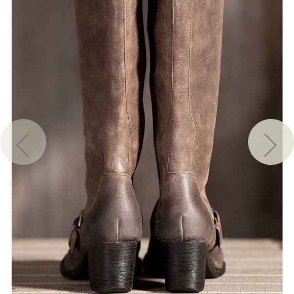 Distressed leather tall boots.by Born - Picture 4 of 15